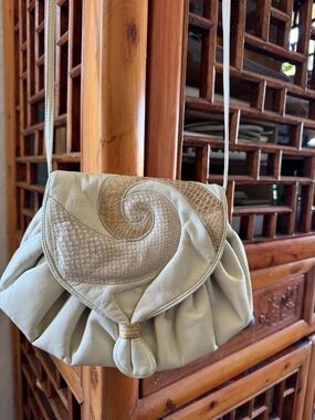 Vintage Sharif Cream and Tan Spiral-Accent Leather Crossbody Bag 70s 80s Chloe